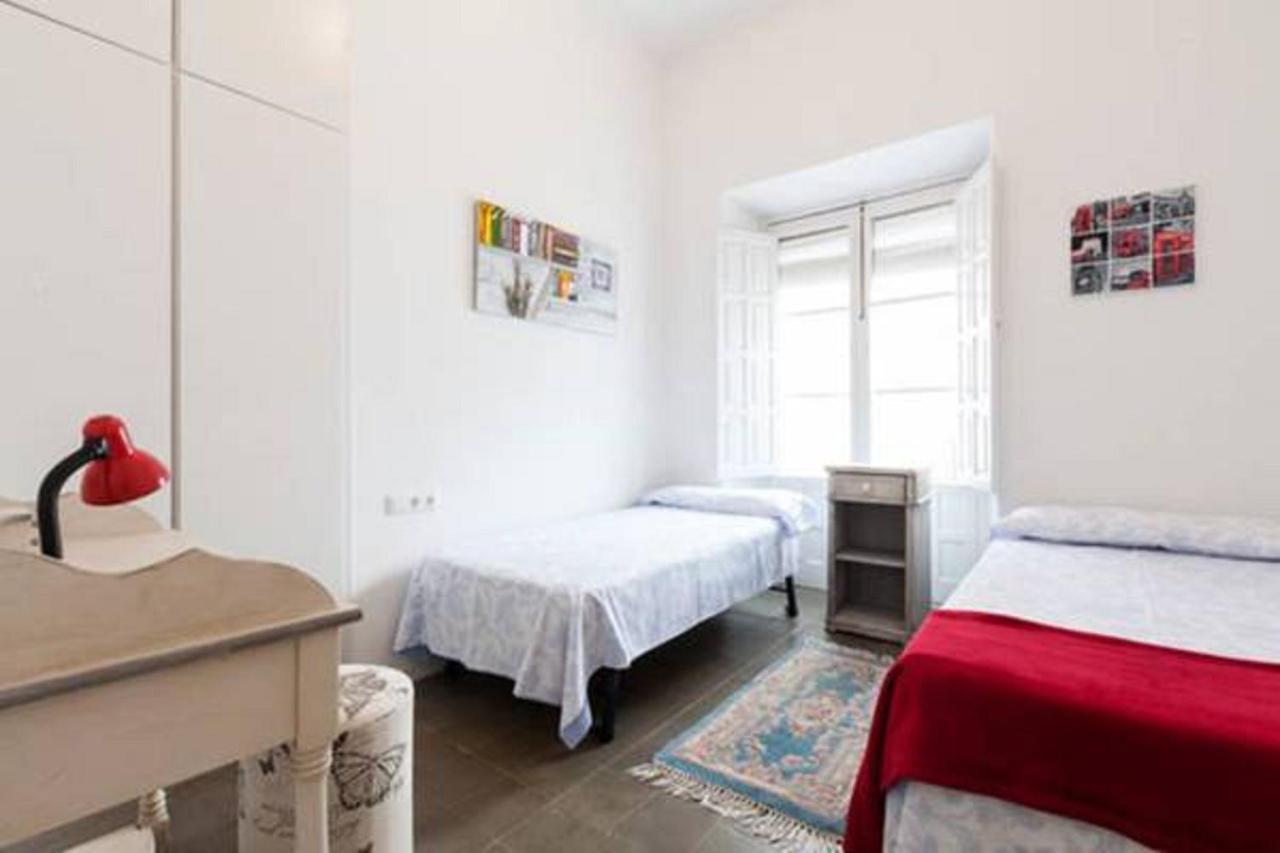 Apartamentos Rg Arenal Seville Room photo