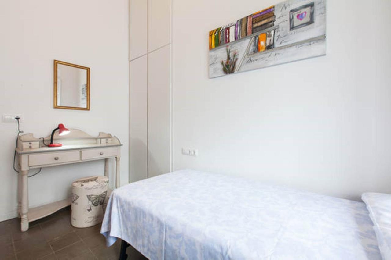 Apartamentos Rg Arenal Seville Room photo